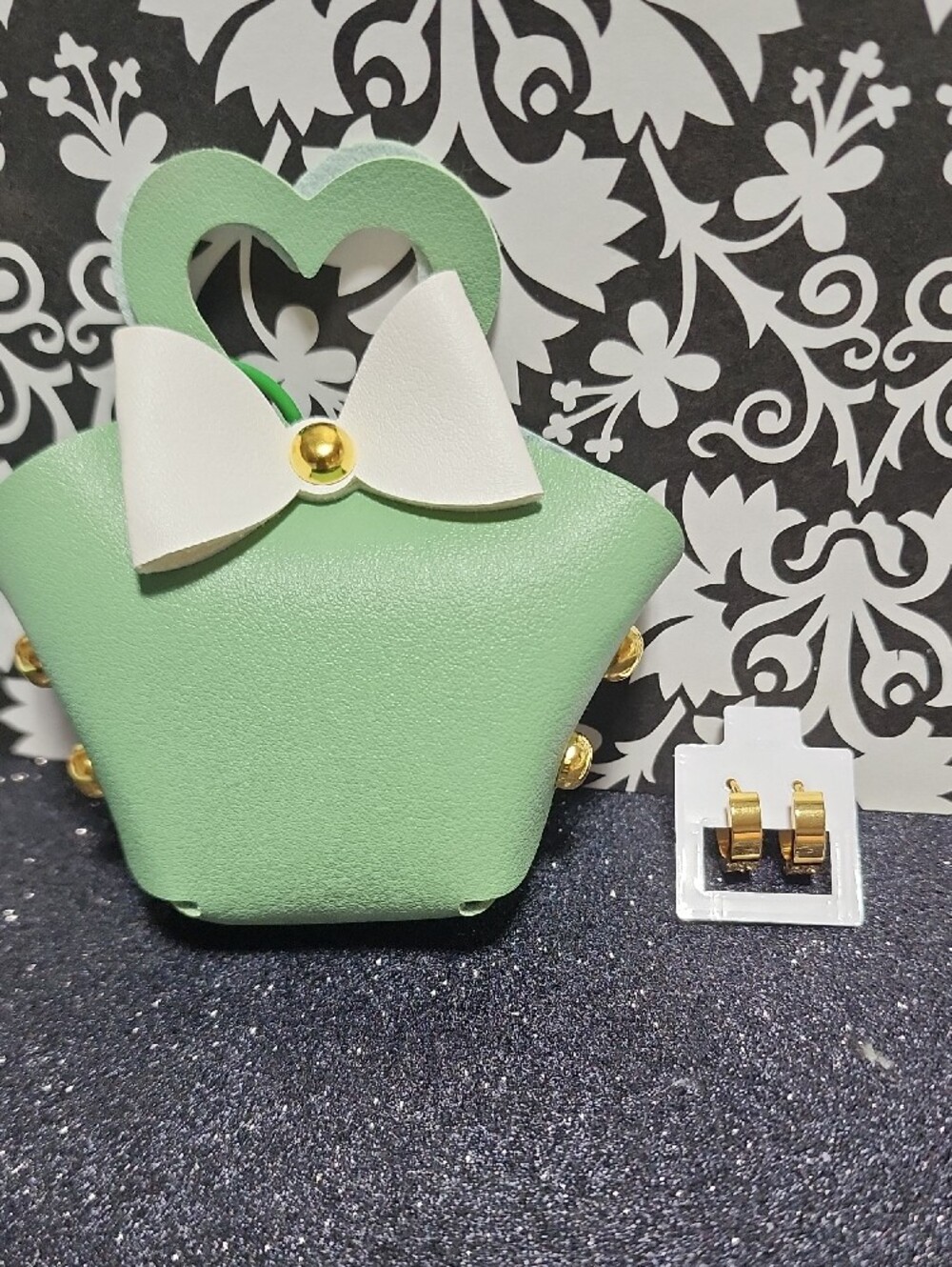Mint Green Heart-Handle Women’s Handbag with White Bow - Picture 3 of 8